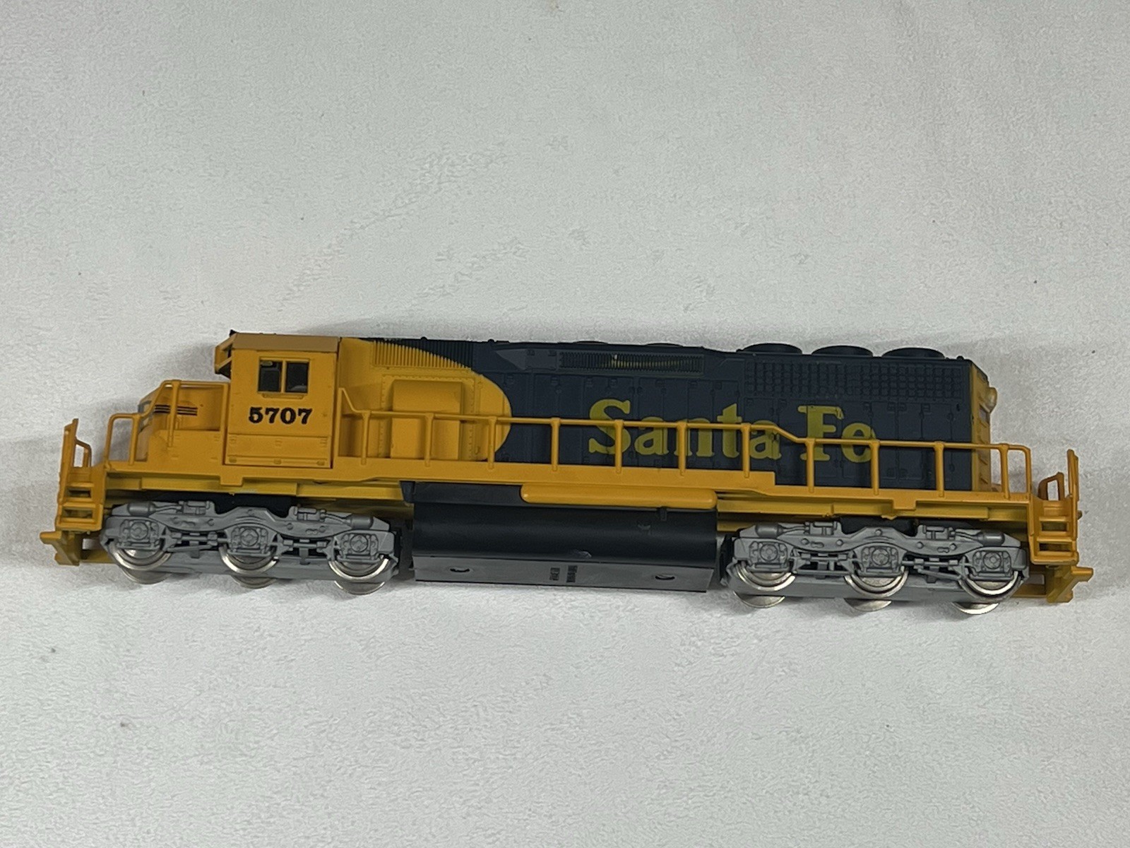 Vintage HO Scale Santa Fe EMD SD40 Diesel Locomotive #5707 – Made in Yugoslavia