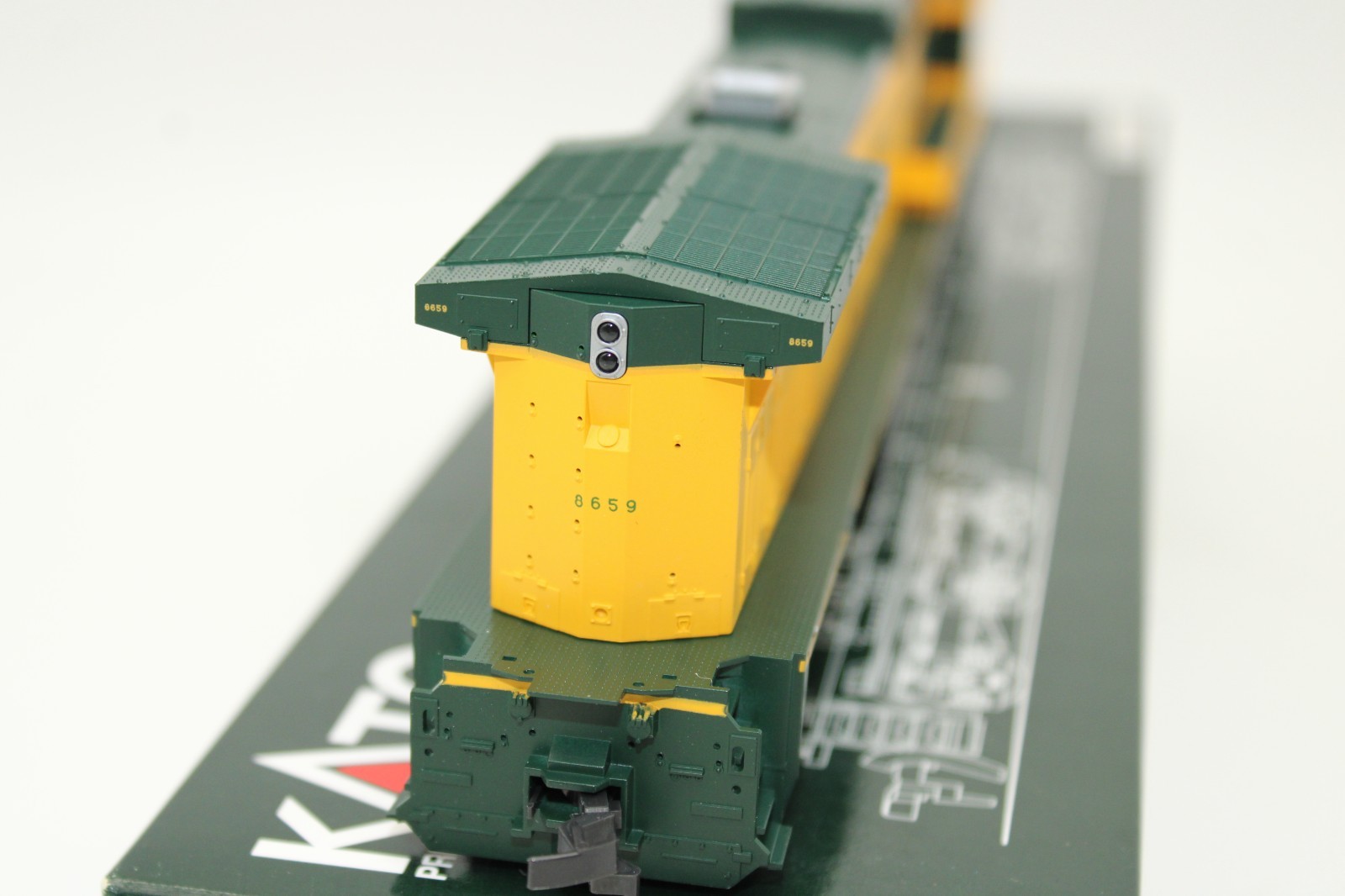 Kato HO C&NW Chicago Northwestern Dash 9 GE C44-9W Diesel Locomotive DCC Ready