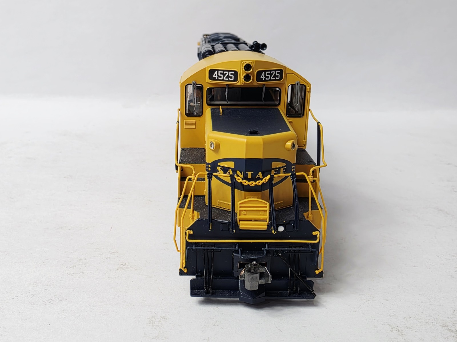 ATLAS GOLD SANTA FE LOCOMOTIVE #4525 W/ SOUND IN BOX VERY NICE LOT 11