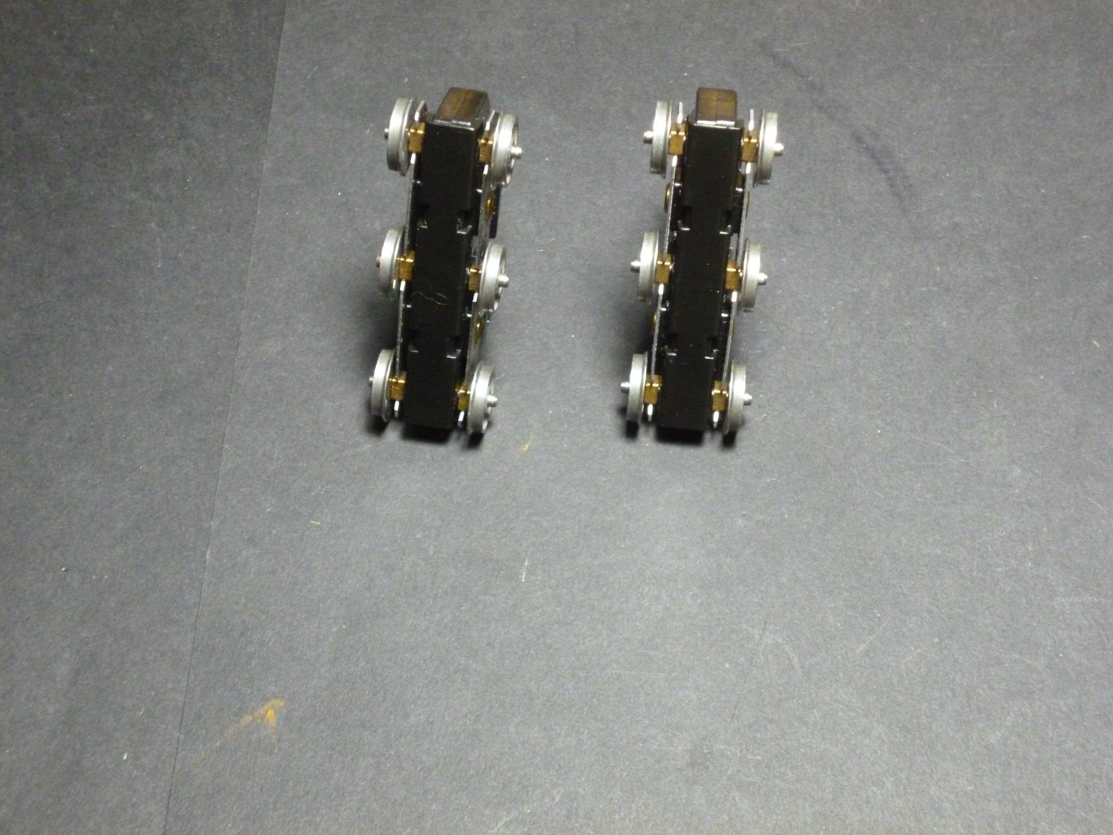 Ho Athearn Diesel locomotive F45 FP45 6 wheel trucks pair worm gear