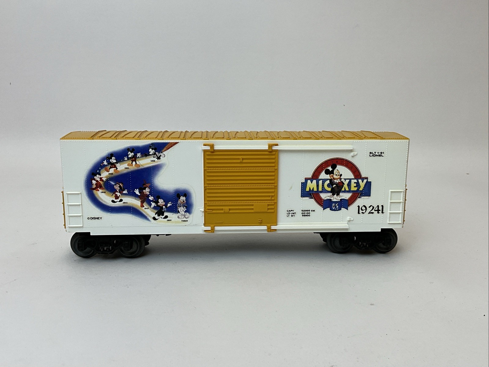 LIONEL 6-18311 DISNEY MICKEY MOUSE EP-5 ELECTRIC ENGINE, 5 BOXCARS & CABOOSE