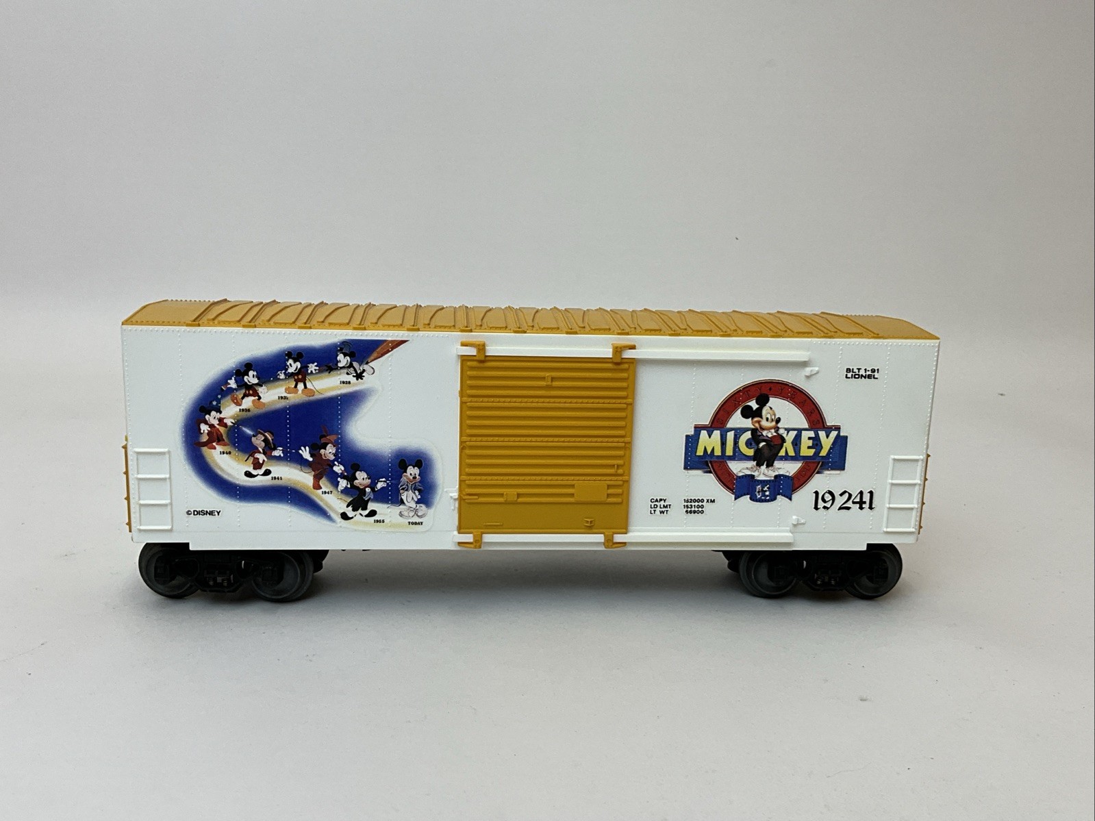 LIONEL 6-18311 DISNEY MICKEY MOUSE EP-5 ELECTRIC ENGINE, 5 BOXCARS & CABOOSE