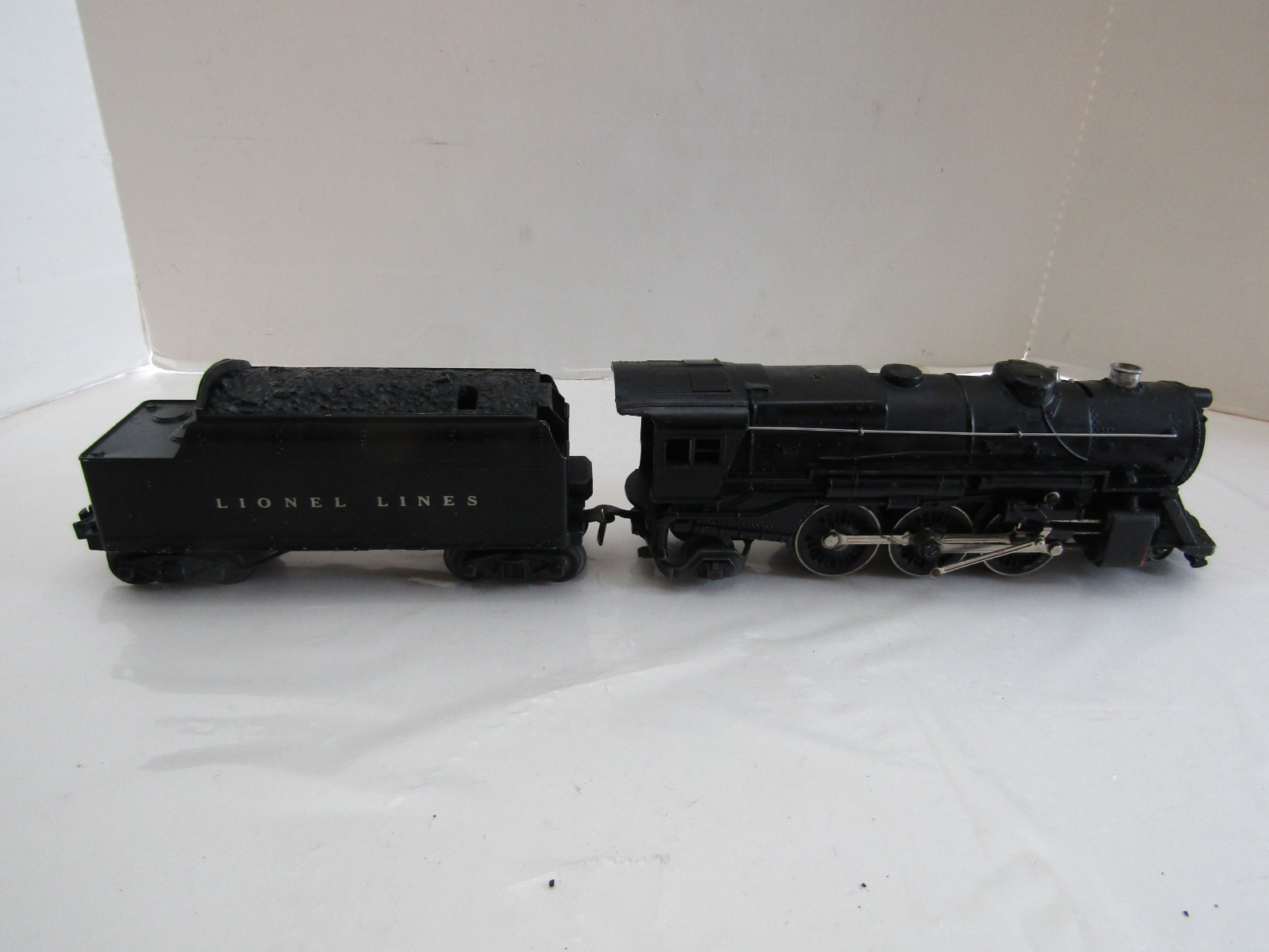 VINTAGE TRAIN ENGINE Lionel Postwar #2025 locomotive & tender CAST METAL