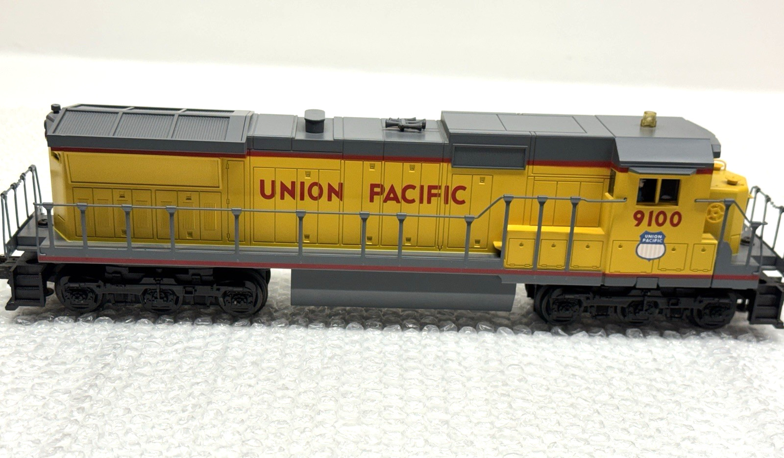 Lionel 6-18205 UNION PACIFIC DASH-8 40C Diesel Locomotive #9100