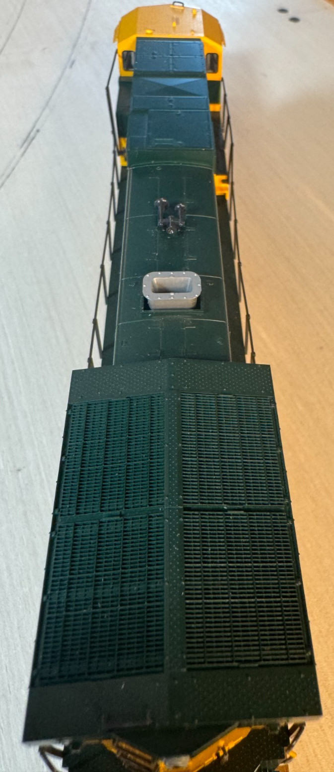 Set of 2 CNW Diesel Locomotives with DCC Control – EMD SD-7 & GE DAsh9-44CW