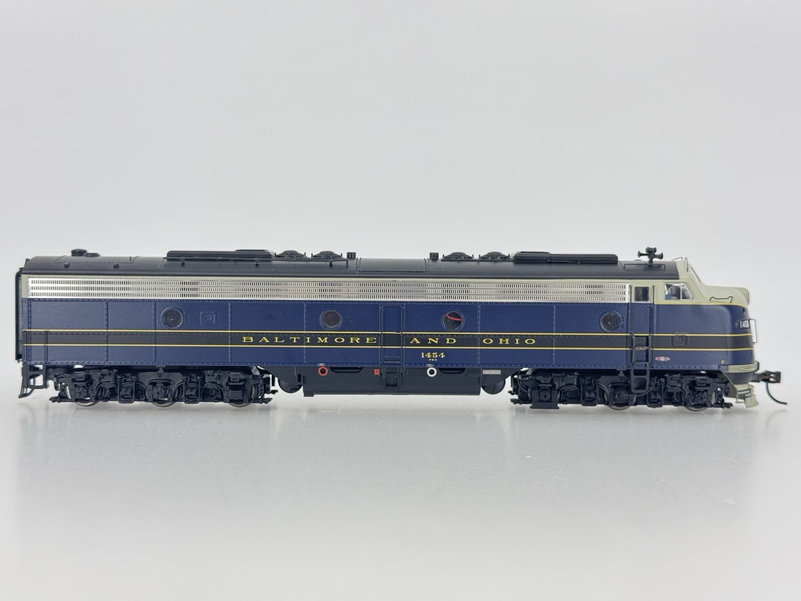 HO Walthers Proto Baltimore & Ohio EMD E9A Powered Diesel Locomotive B&O #1454