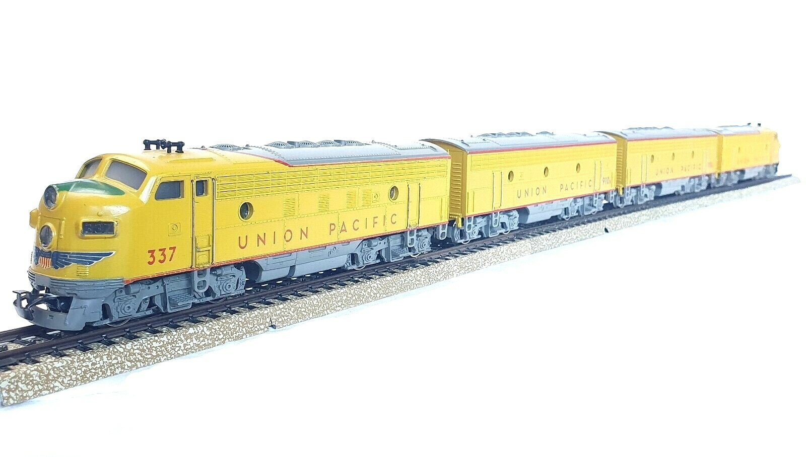 Marklin AC HO USA UNION PACIFIC EMD F7 DIESEL 4-UNIT LOCOMOTIVE 3061 + 4061 MIB!