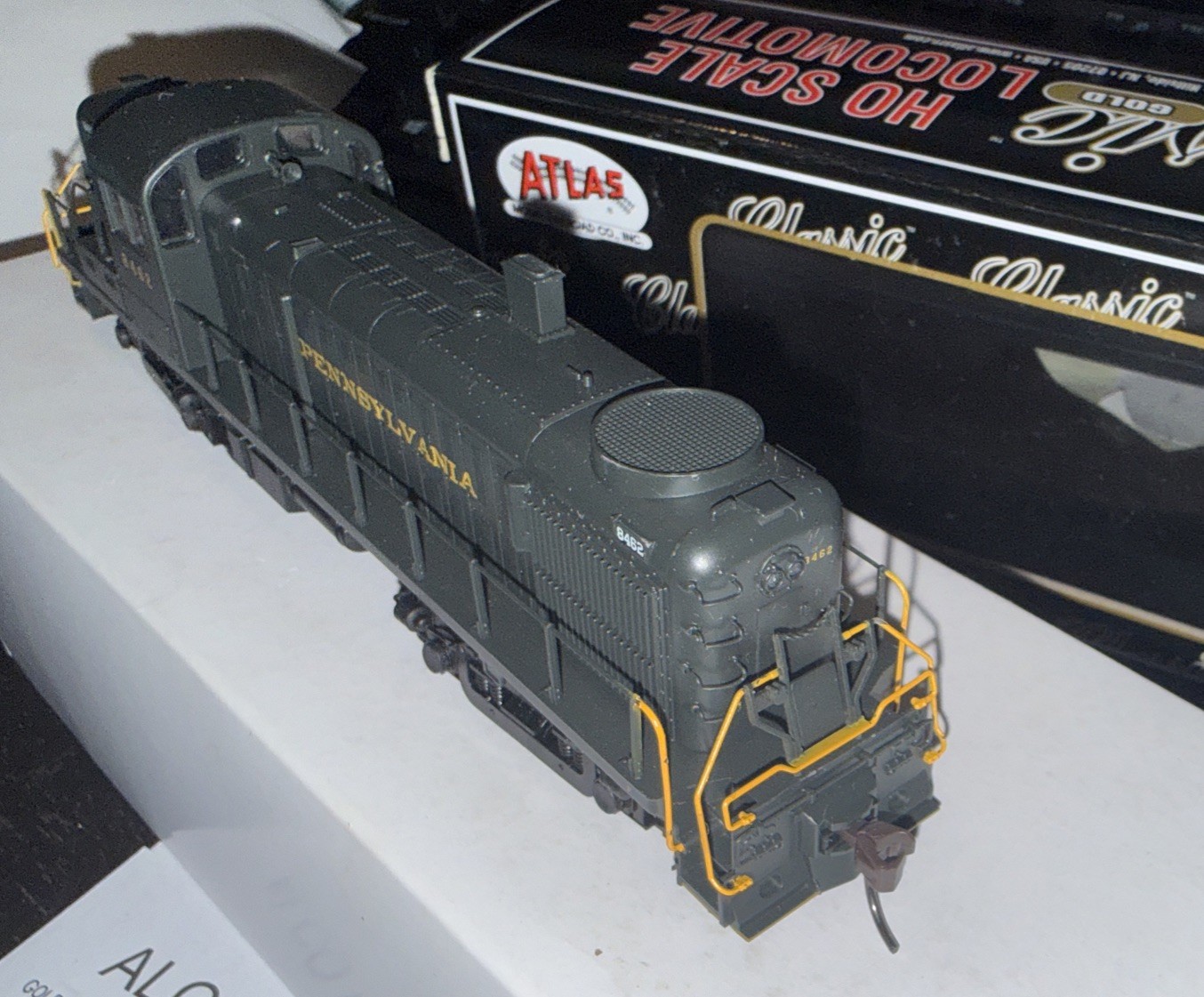 Atlas Classic Gold Ho Scale Pennsylvania Alco RS-3 #8462 Diesel Loco W/ Sound