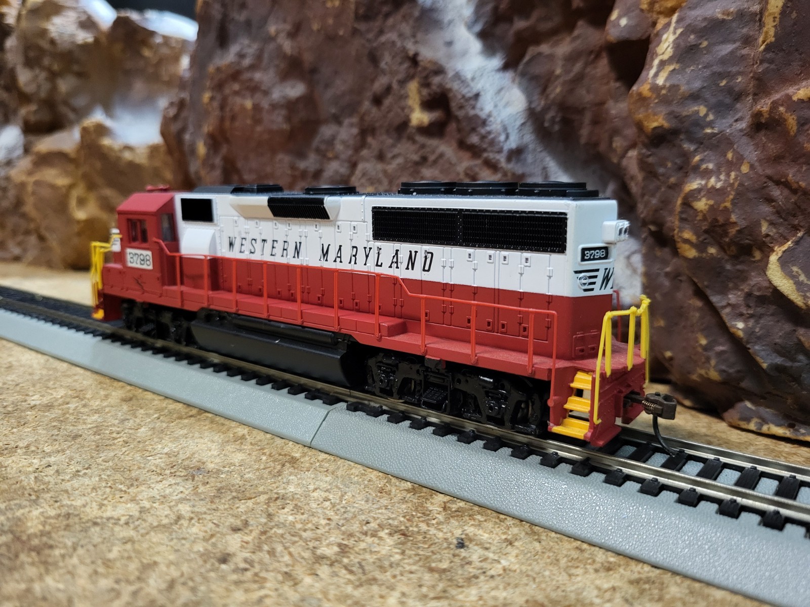 Bachmann 60337 HO DCC GP 40 Locomotive, Western Maryland #3798, $7/$3/$15 Ship