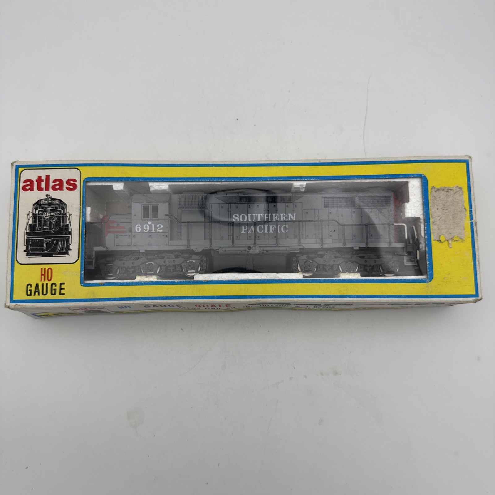 ATLAS # 7014 – SOUTHERN PACIFIC SD35 POWERED LOCOMOTIVE # 6912 -HO SCALE