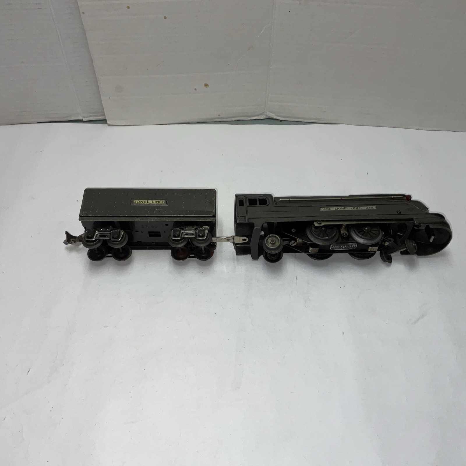 Lionel 1688E Steam Streamline Torpedo Locomotive & Tender O Gauge Tested Runs ^