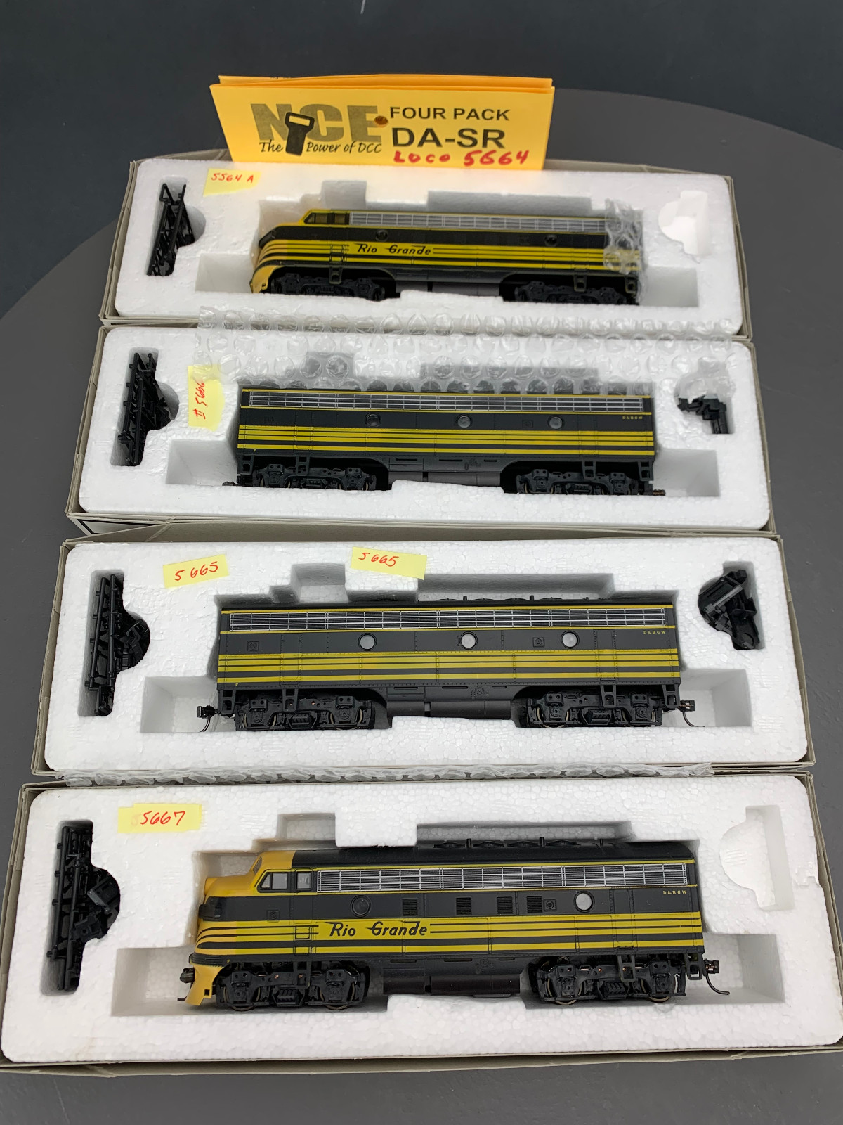 HO Stewart/Kato Rio Grande F7 A-B-B-A PH I Locomotives Powered DccNonSnd HO8064