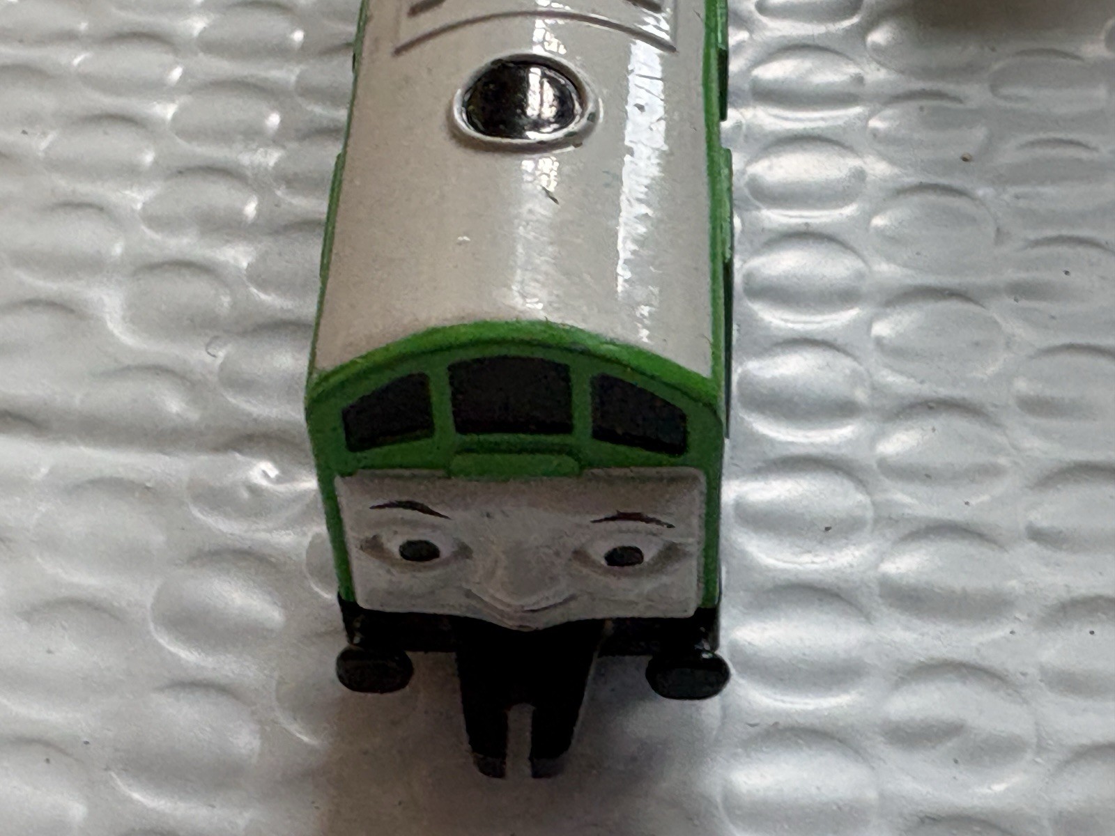 ERTL Thomas & Friends Diesel Locomotive D5702 HO Gauge with Passenger Car