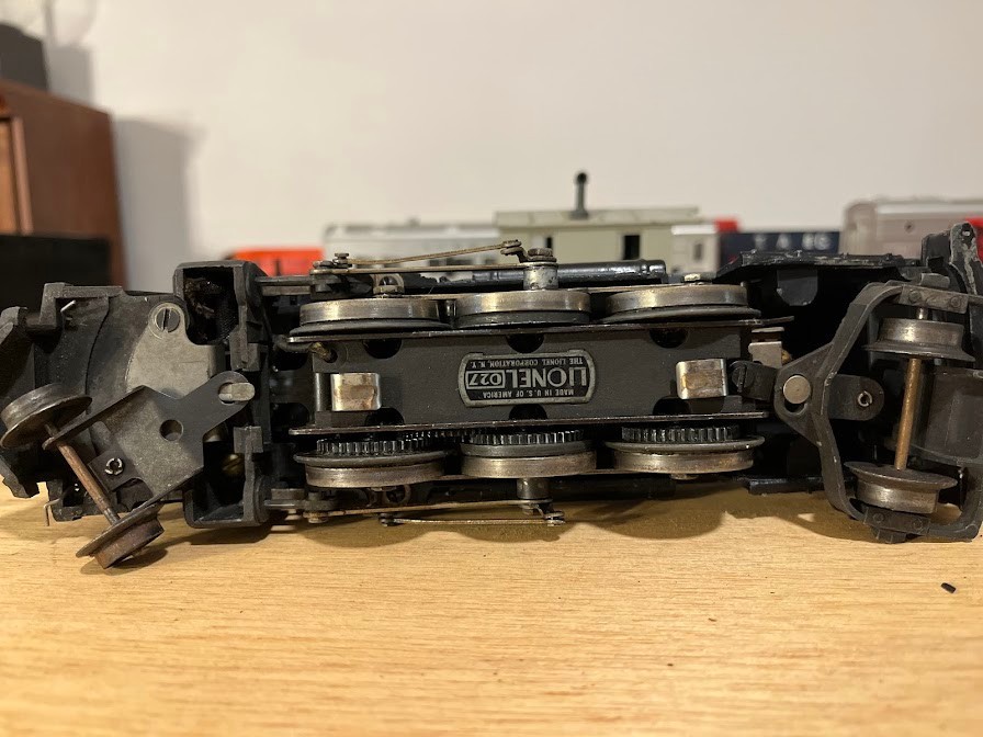 Lionel Train Set, Engine 2026, 027 Good condition