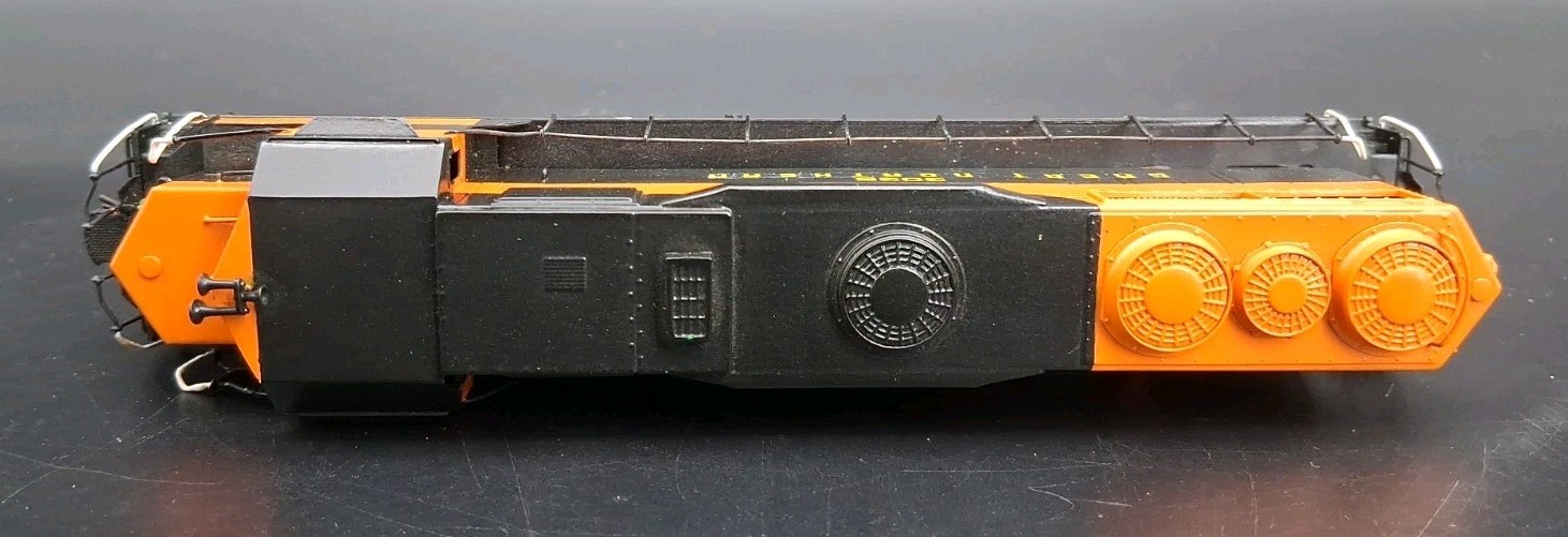HO BRASS MODEL TENSHODO GP-35 DIESEL SWITCHER GREAT NORTHERN 159 FACTORY PAINT