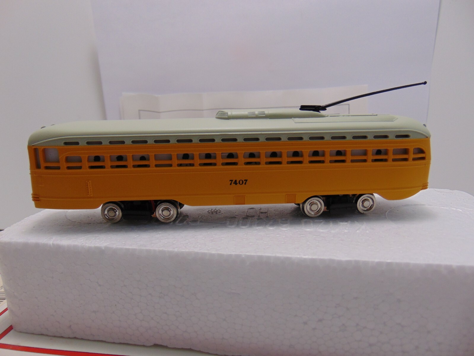 NEW BACHMANN HO PCC TROLLEY TRANSIT ITEM# 62946 TRAIN LAYOUT
