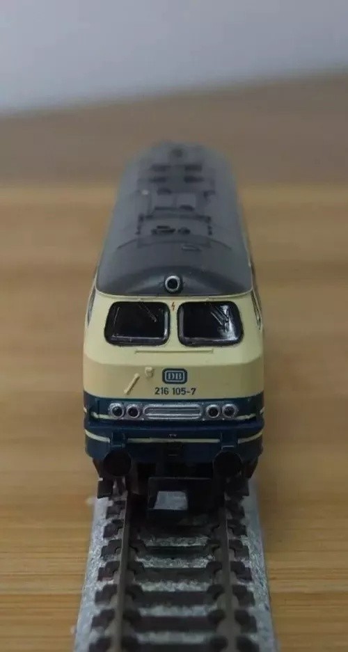 Brawa 61202 N gauge DB BR 216 diesel loco in cream & blue blue livery