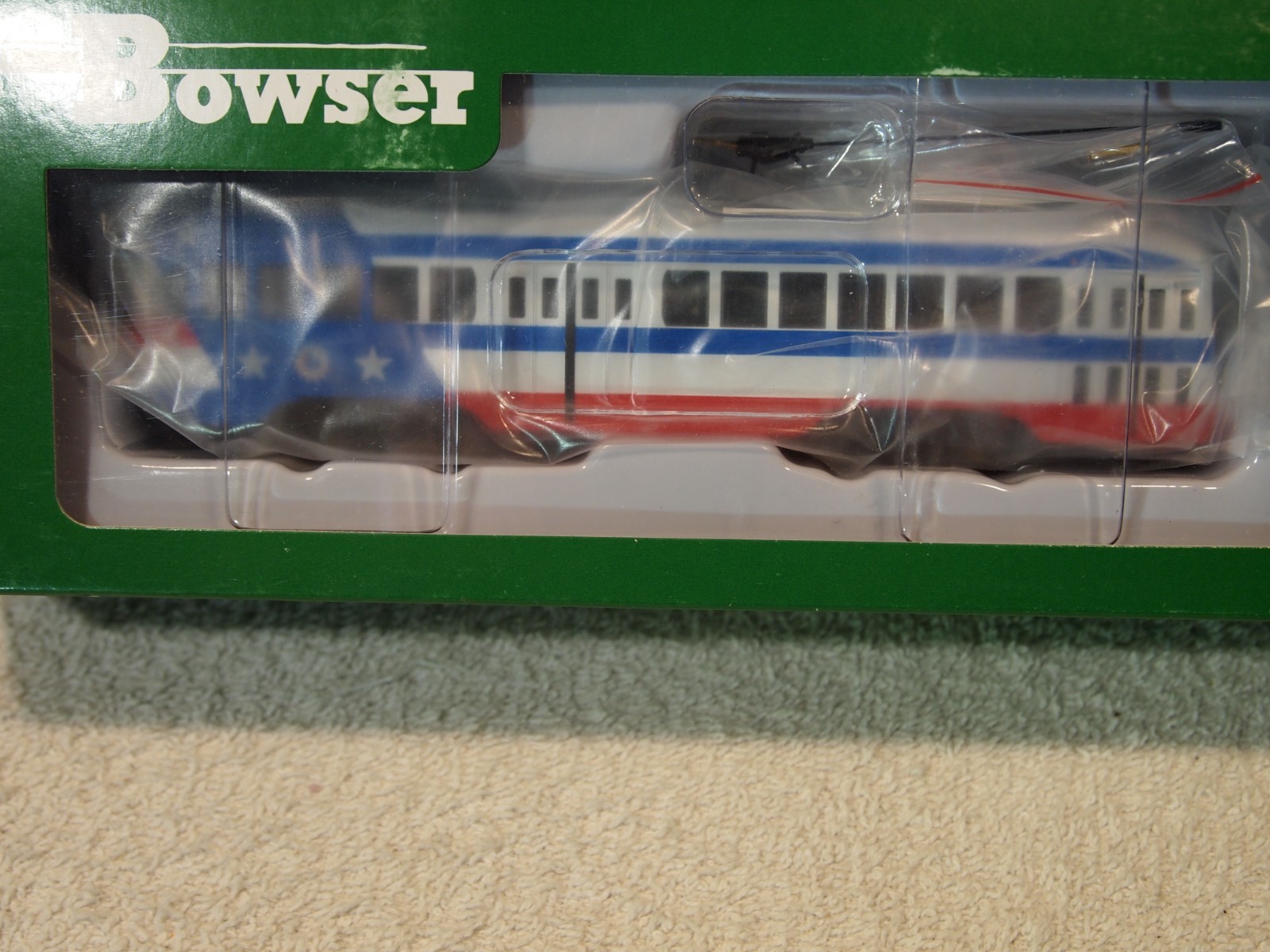 BOWSER H.O. BICENTENNIAL PCC TROLLEY “GENERIC” RED, WHITE & BLUE DC POWERED