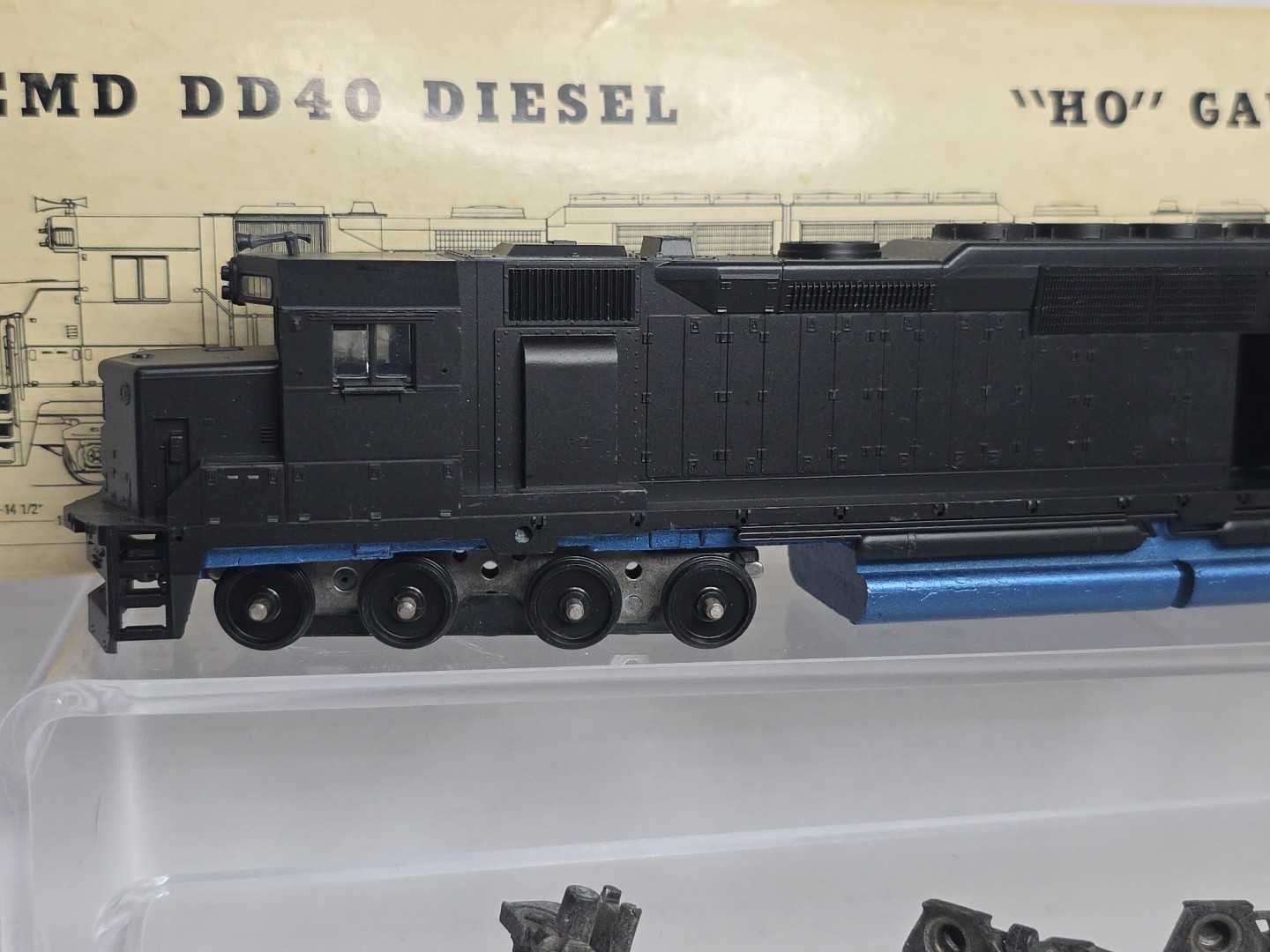 Athearn HO Scale Dummy As Is Undecorated EMD DD40 Diesel Locomotive Read Desc.