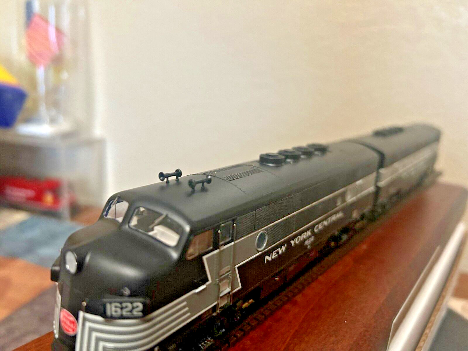 NEW YORK CENTRAL F3A&F3B LOCOS- DCC/SOUND – HO Scale -“GENESIS” NEW RTR OOP