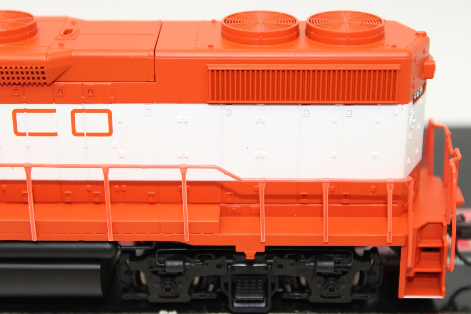 Atlas HO Scale Frisco EMD GP38-2 Diesel Locomotive #469 DCC Ready LED