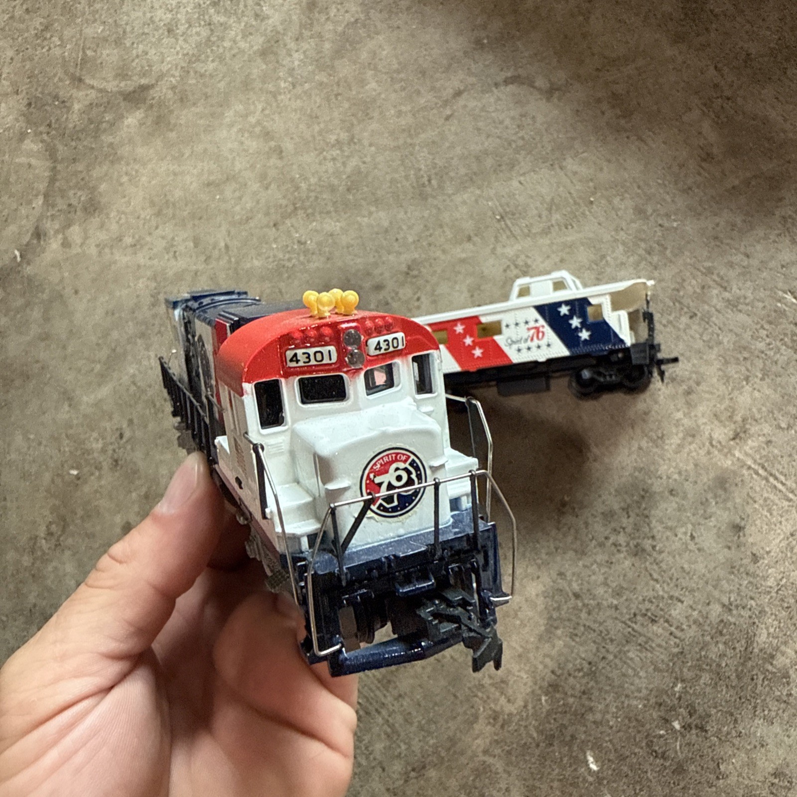 HO Scale Tyco Spirit of 1776 Bicentennial Locomotive And Caboose