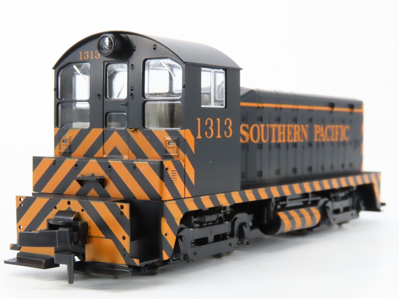 HO Scale KATO 37-1010 SP Southern Pacific EMD NW 2 Ph. 1 Diesel Switcher #1313