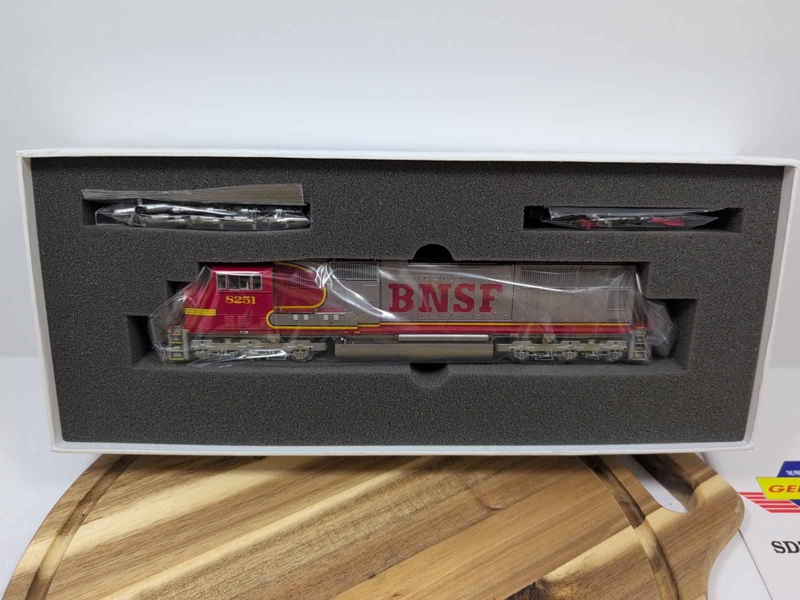 HO Scale , Athearn Genesis ,BNSF , SD75M, Diesel Engine , DC Only ! RD# 8251