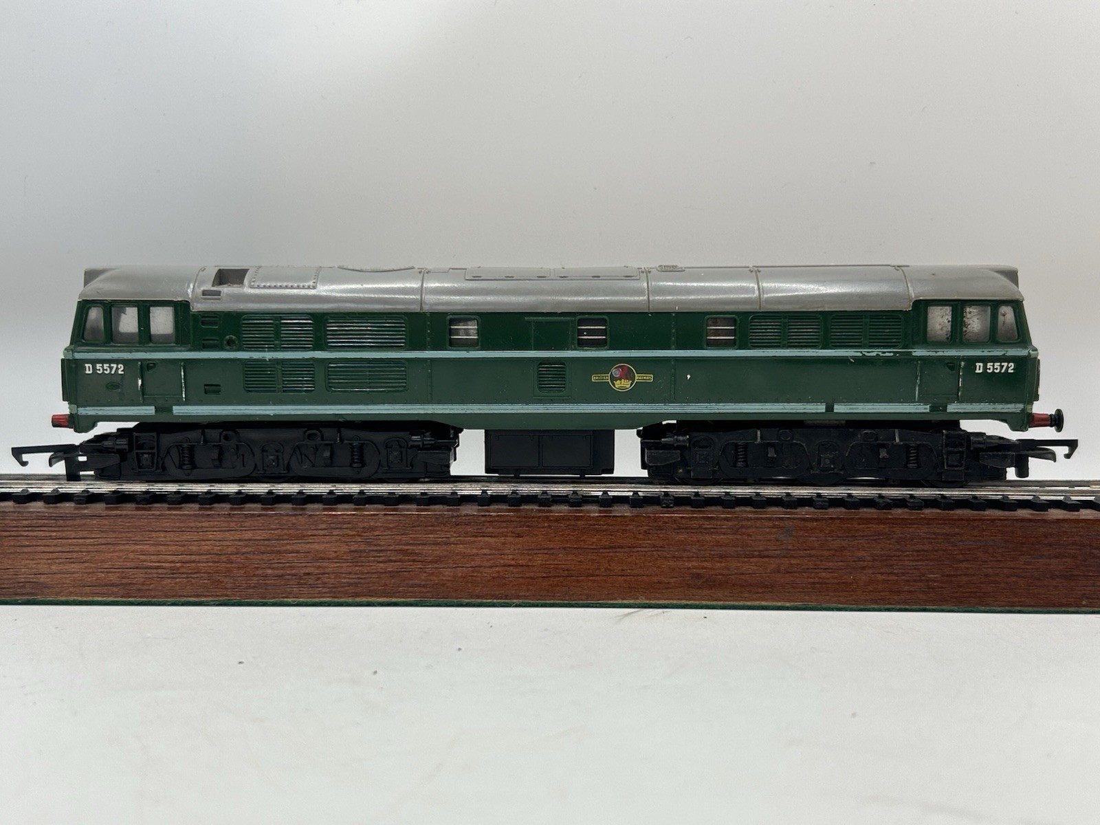 OO Triang R357 BR Class 31 Diesel Locomotive ‘D5572’ – (GOOD TESTED)