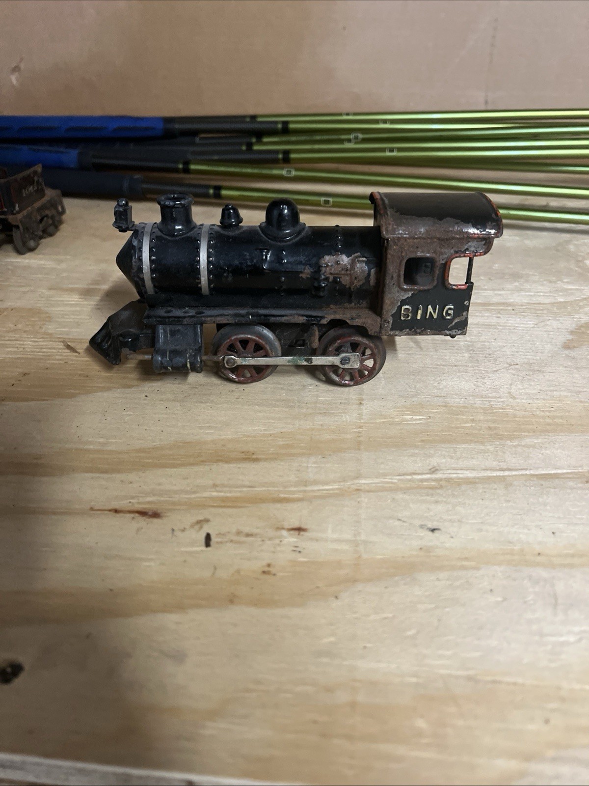 Vintage Bing Windup Locomotive And Cart / Stamped 4014 KT