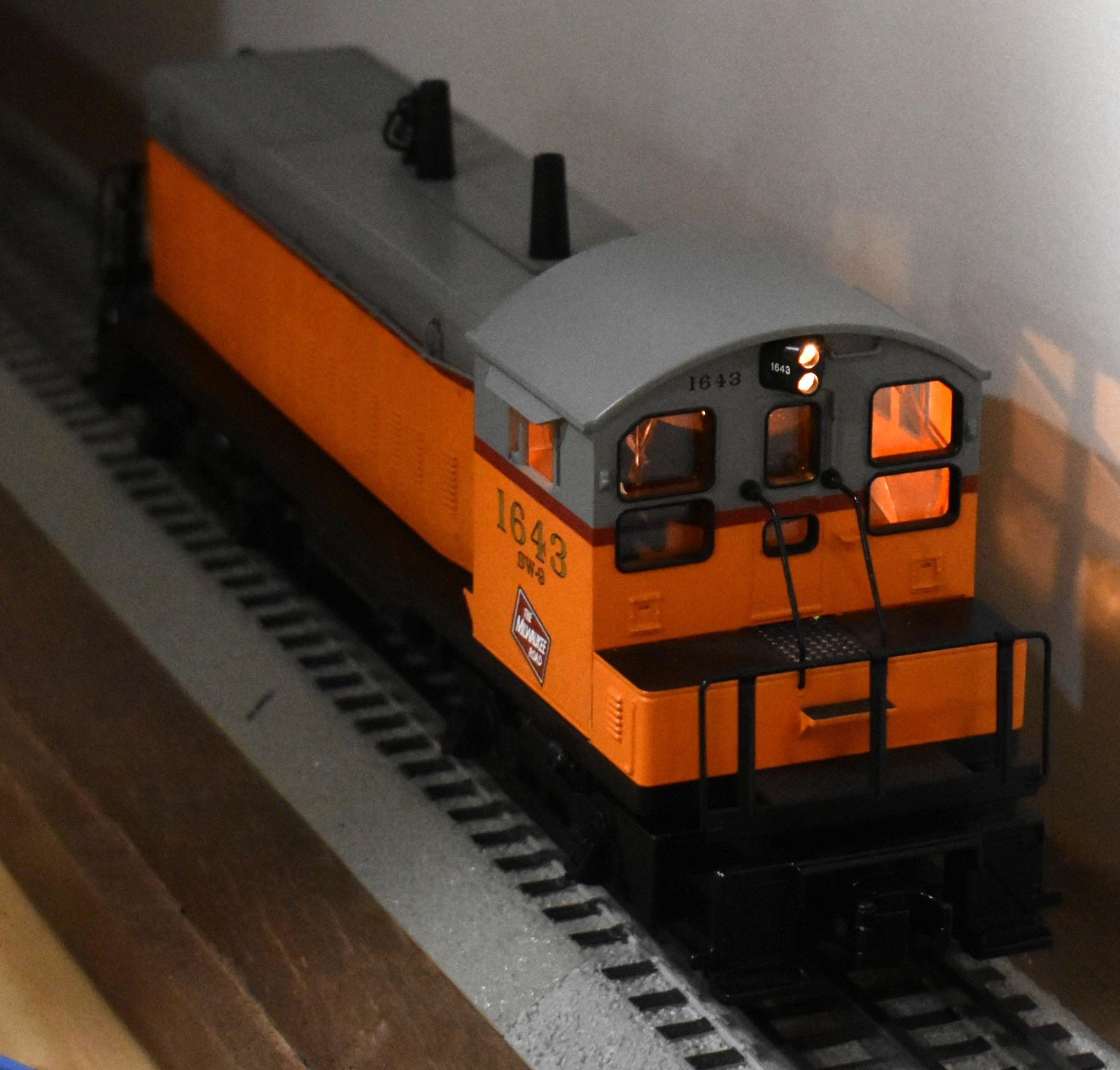 MTH RAILKING 3-RL O #1643 MILW MILWAUKEE ROAD SW-9 DIESEL SWITCHER PS2 30-2444-1