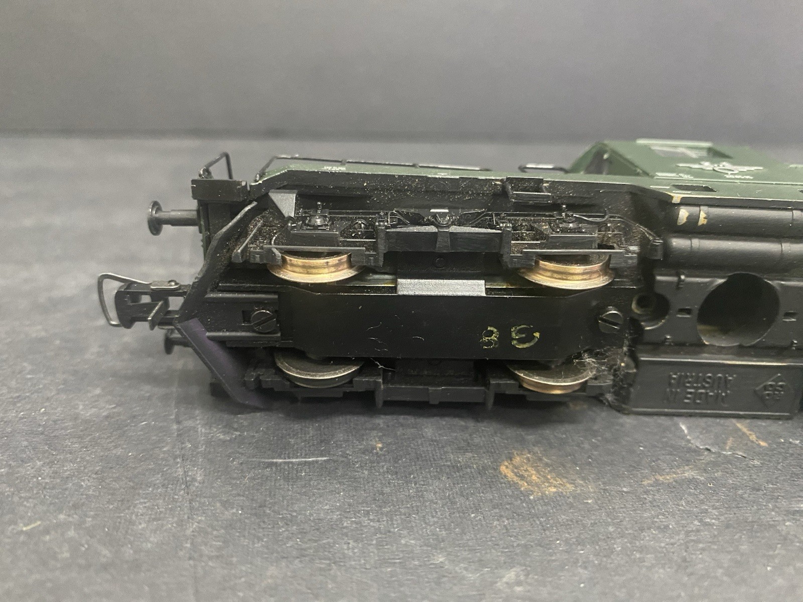 Roco 73463 Diesel Locomotive 2045.13 OBB HO scale with wrong box B9