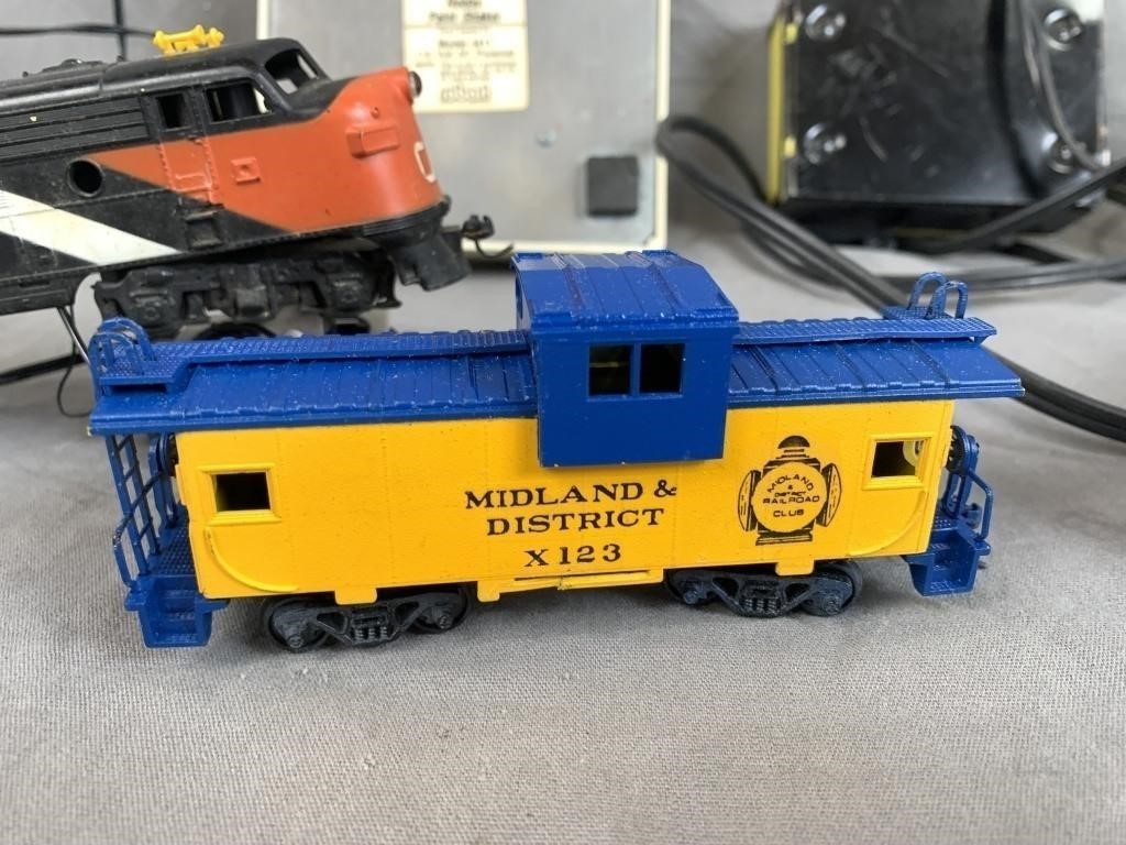 Train Engines (1405 x 2, 4751), Transformers (Robart, Tyco) etc. – lot of 9 pcs