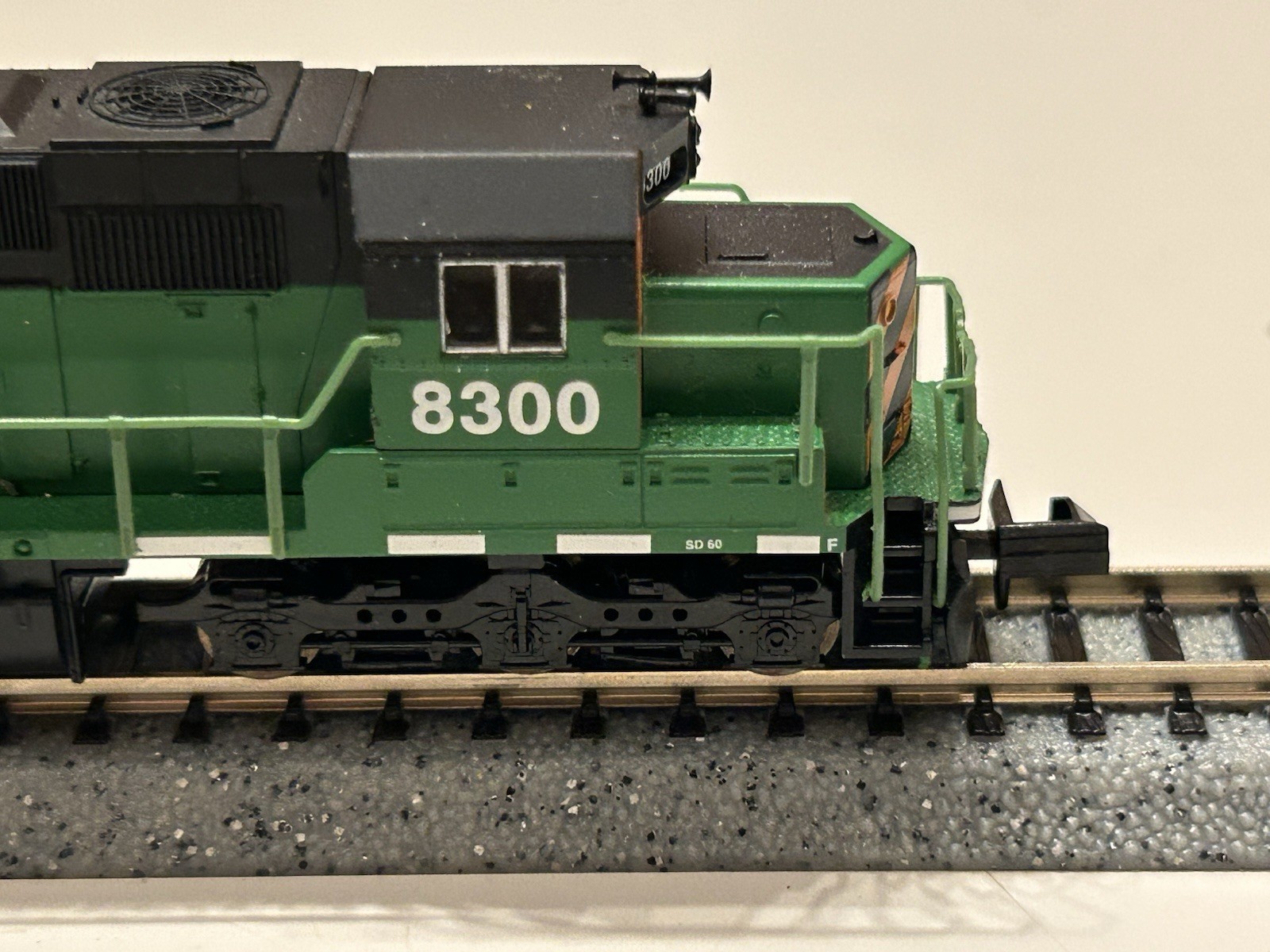 Atlas N Scale Diesel Locomotive Burlington Northern SD-60 8300 – Nice
