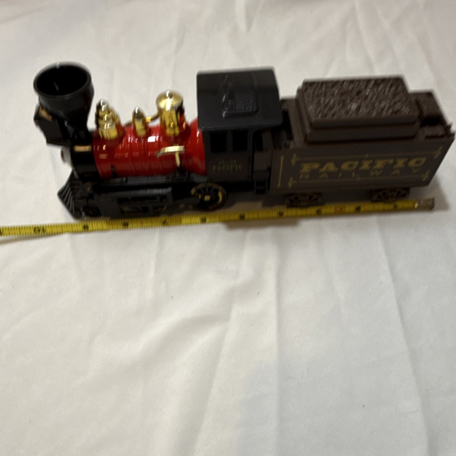 Pacific Railway Classic Steam Locomotive Black Red Gold Plastic Tender 10in Used