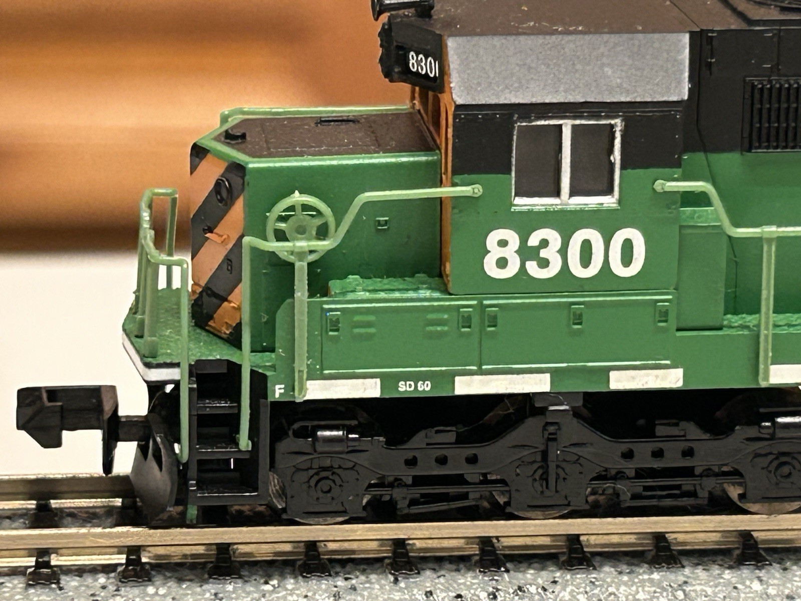 Atlas N Scale Diesel Locomotive Burlington Northern SD-60 8300 – Nice