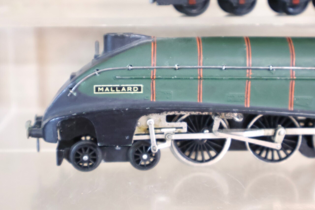 HORNBY DUBLO L11 2 RAIL BR 4-6-2 CLASS A4 LOCOMOTIVE 60022 MALLARD ol