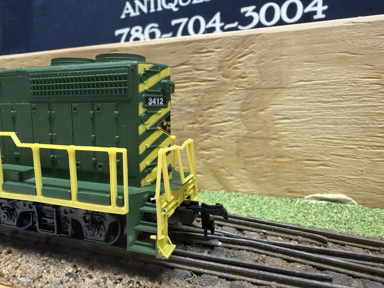 HO SCALE READING LINES DIESEL LOCOMOTIVE 3412 ATLAS GP-38 RARE FIND TRAIN