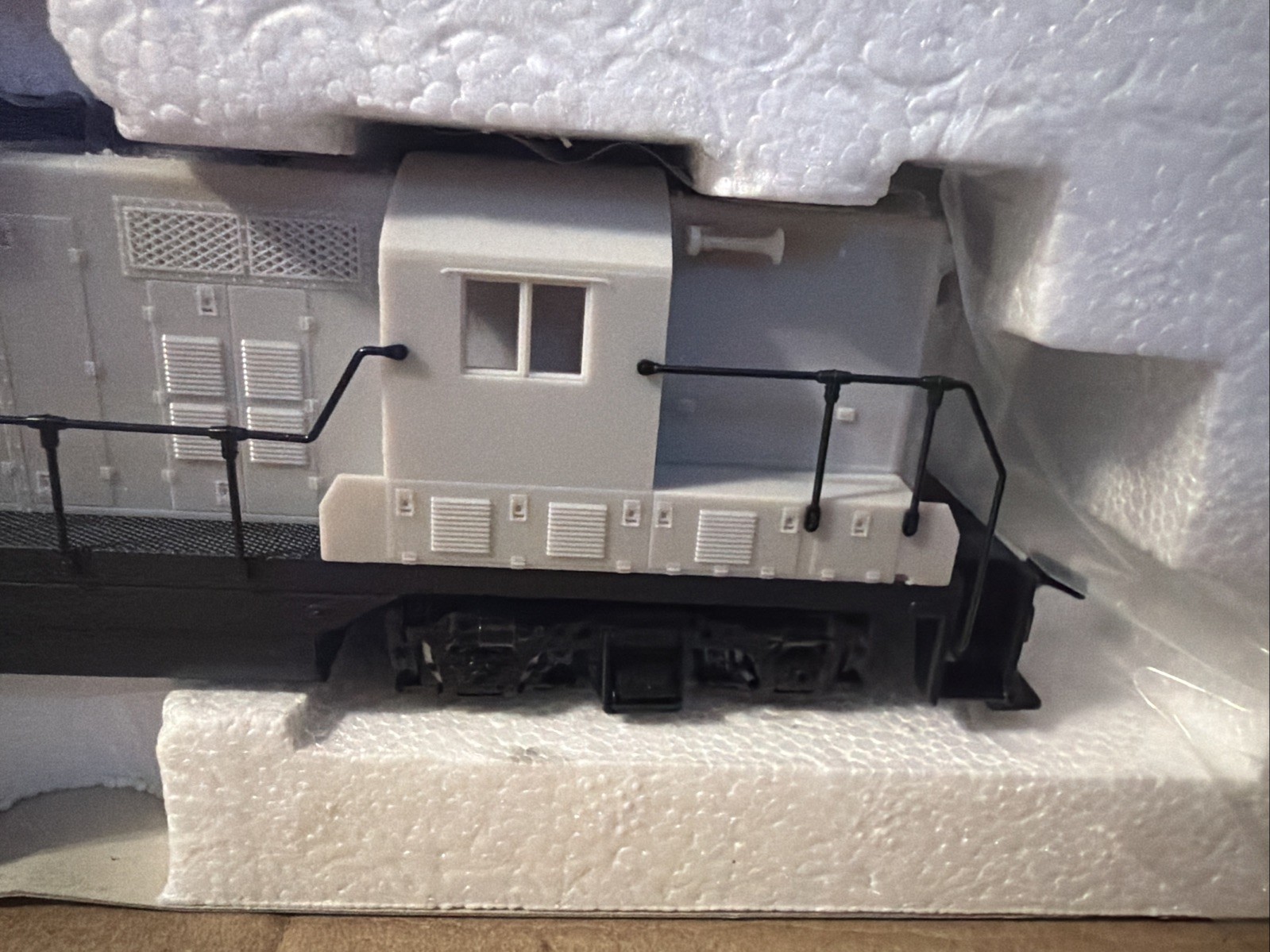 Atlas Classic #8401 HO Scale EMD GP-7 undecorated Dynamic