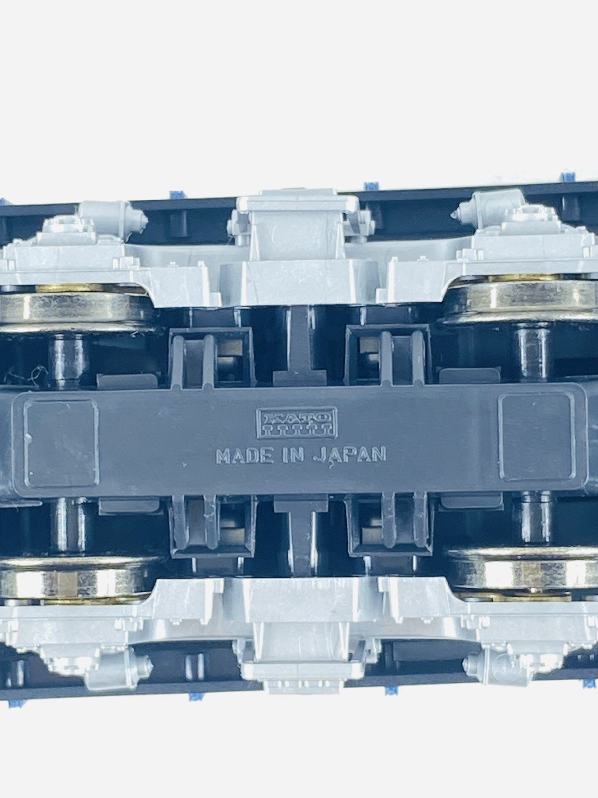 Kato HO Scale 37-3021 with DB EMD GP35 Phase Ia AT&SF Dress Blue 3301 Locomotive