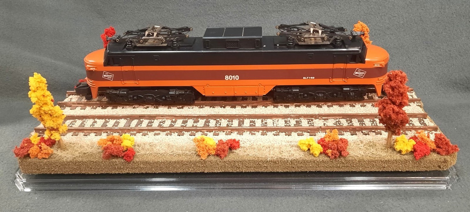 S SCALE 16″ DOUBLE TRACK DISPLAY CASE- “FALL FOILAGE SCENE”-FOR ANY S TRAINS
