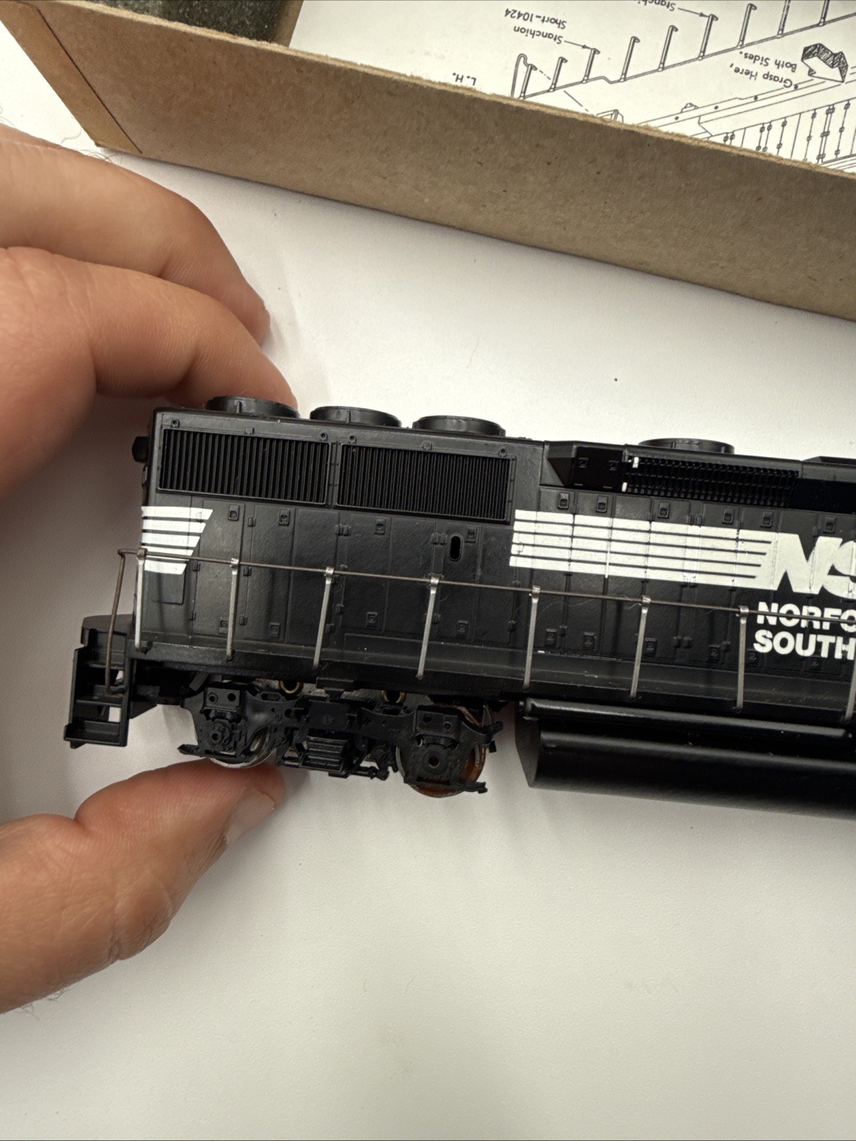 ATHEARN 4630 HO SCALE NORFOLK SOUTHERN GP50 POWERED DIESEL LOCOMOTIVE #7093