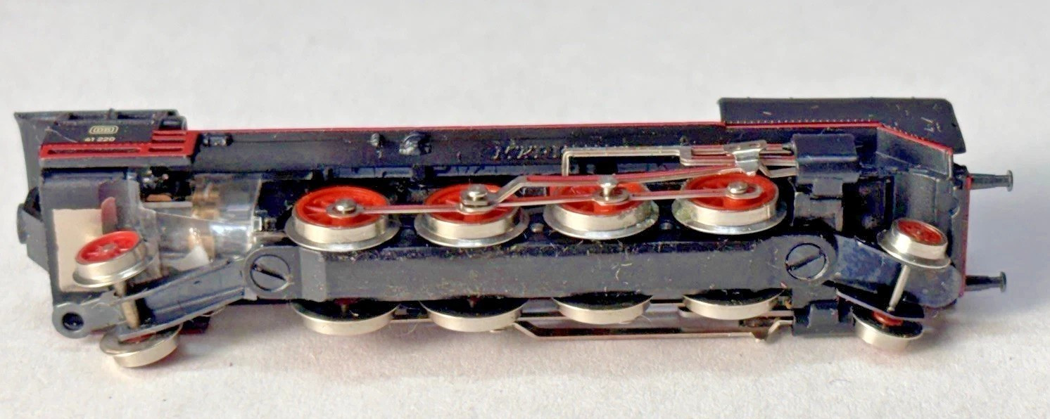 Marklin Z 8827 DB 2-8-2 BR 41 220 Steam Loco 5-pole & Tender (tested) in box