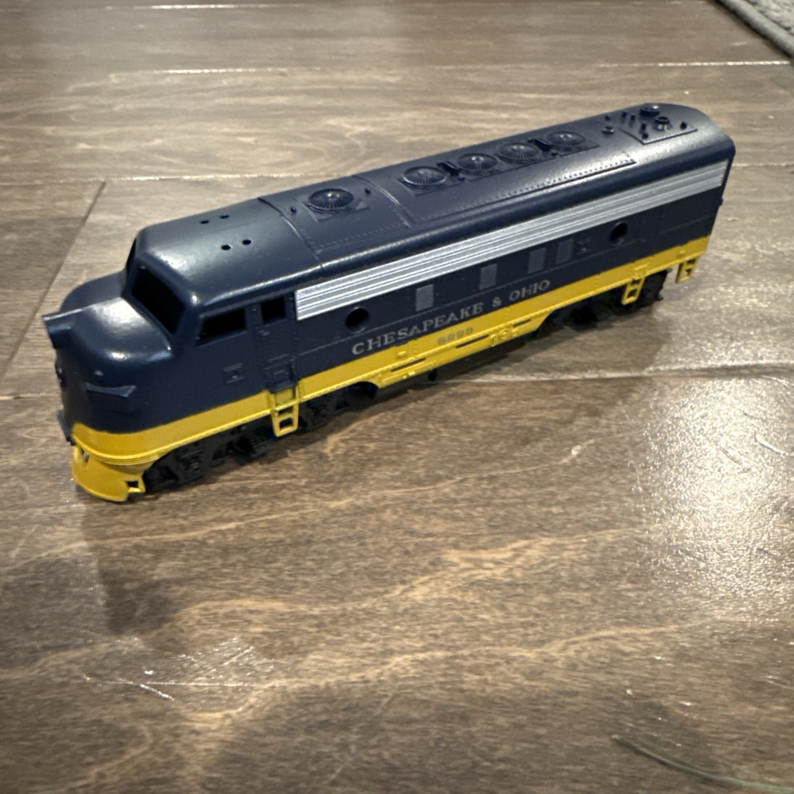 Athearn 3027 and 3028 C&O DMY F7A and B Units Set of 2 HO Scale