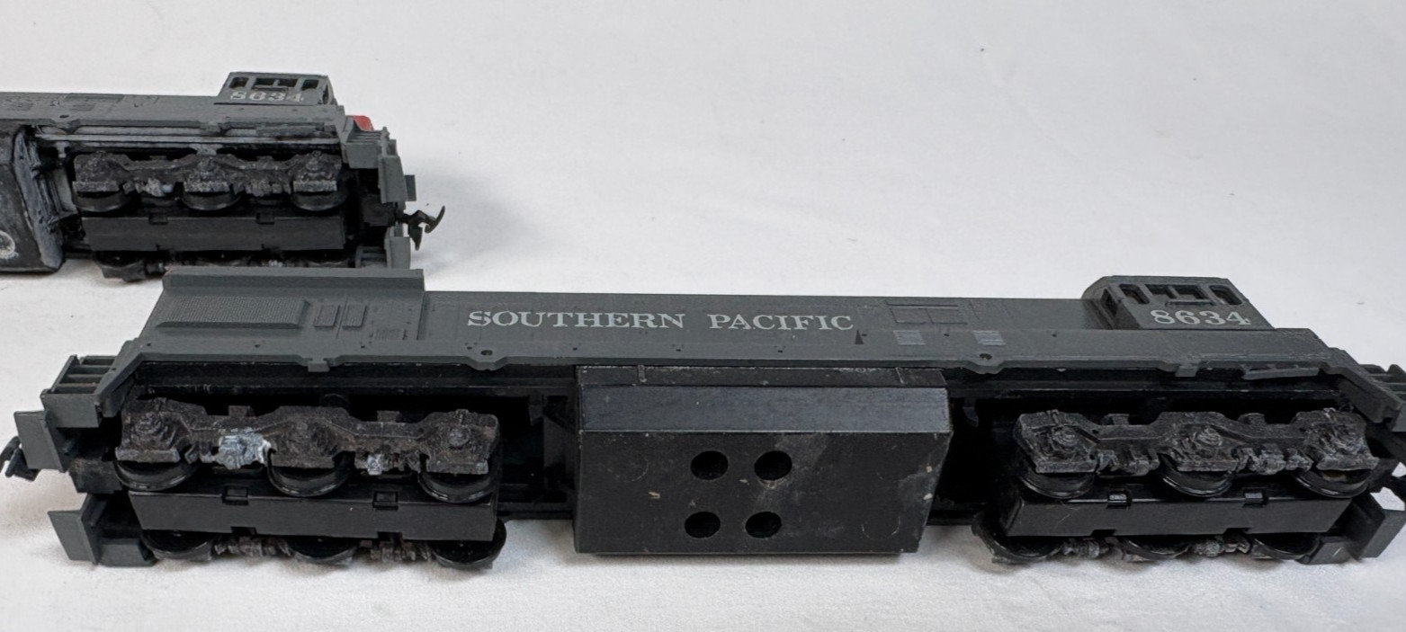 Lot of 3 Southern Pacific Diesel Locomotives 8634 HO Untested Used