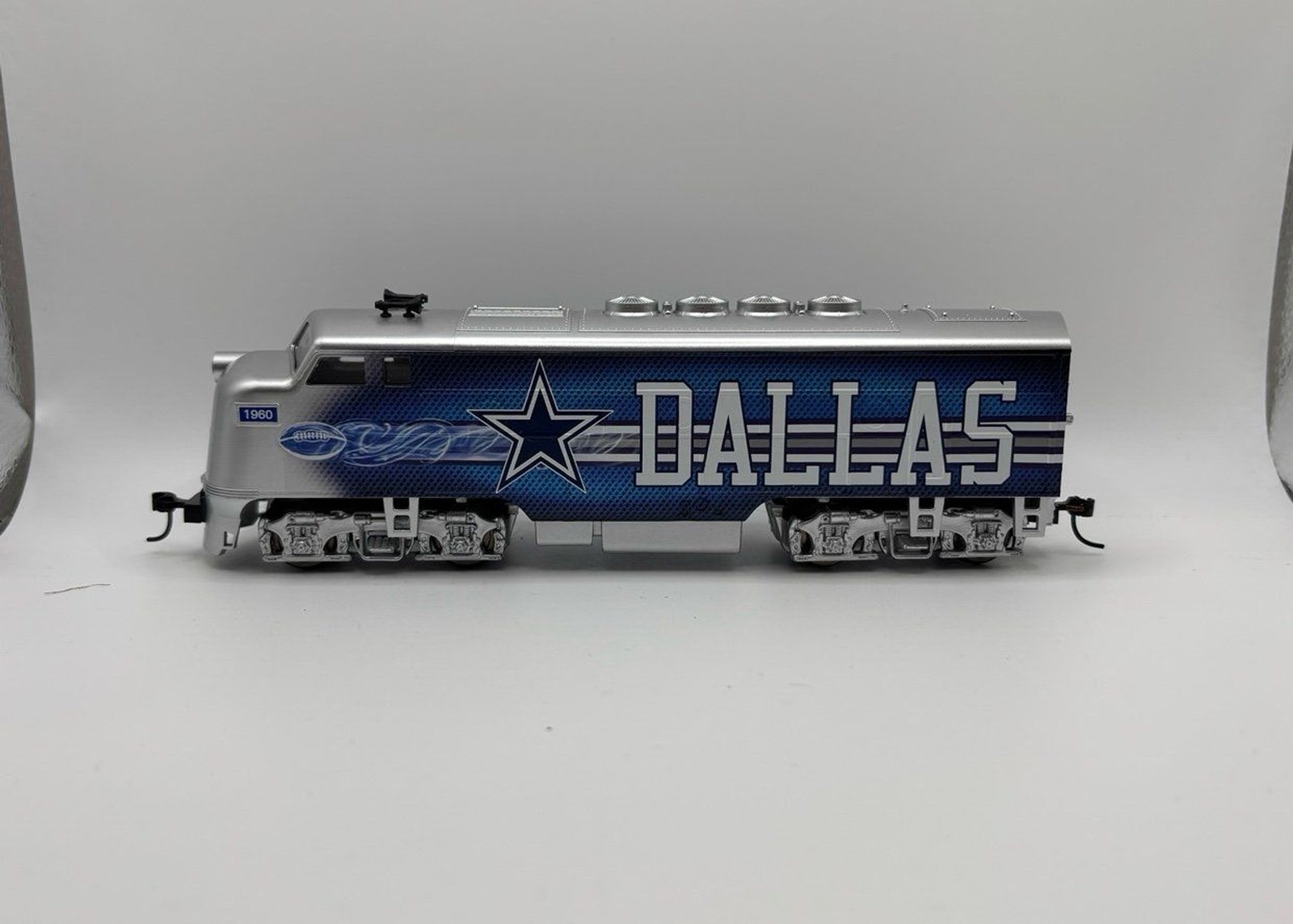 Bachmann Hawthorne Village Dallas Cowboys F3 Locomotive Train 14-02189-001