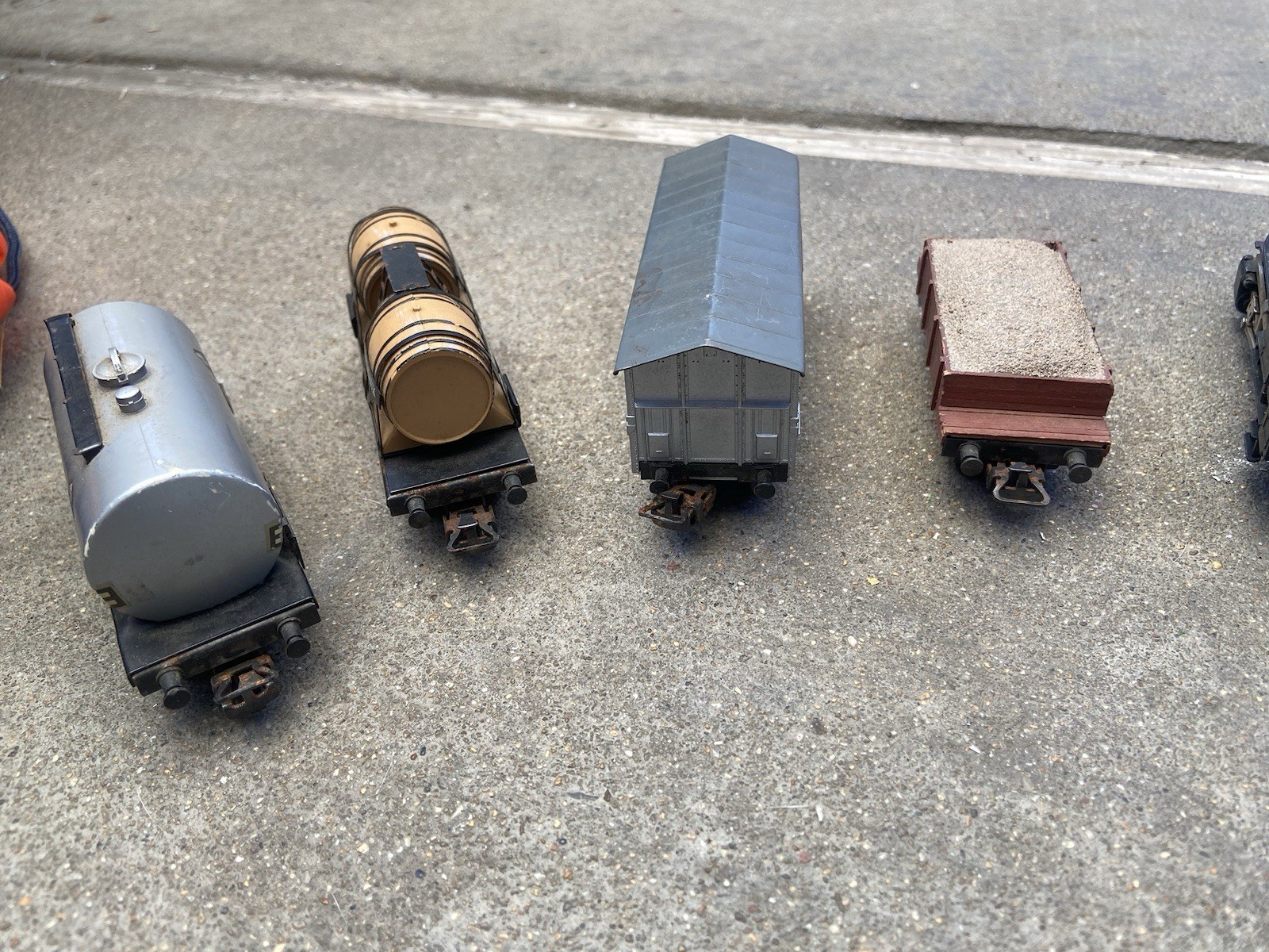 Märklin HO Set 3000 Engine with Cars, and Others – Untested