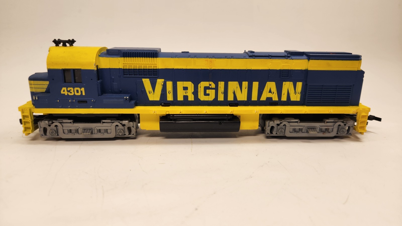 Tyco Virginian 4301 locomotive HO scale Very Good Condition – Tested