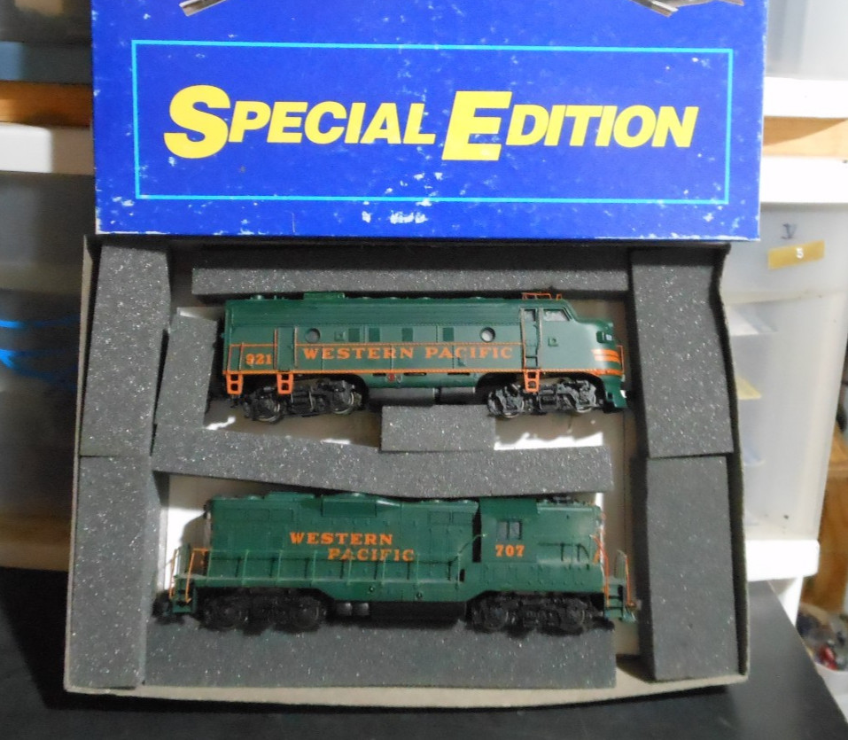 ATHEARN HO f7A & GP-7 WESTERN PACIFIC POWERED DIESEL LOCOMOTIVES #921 & #707