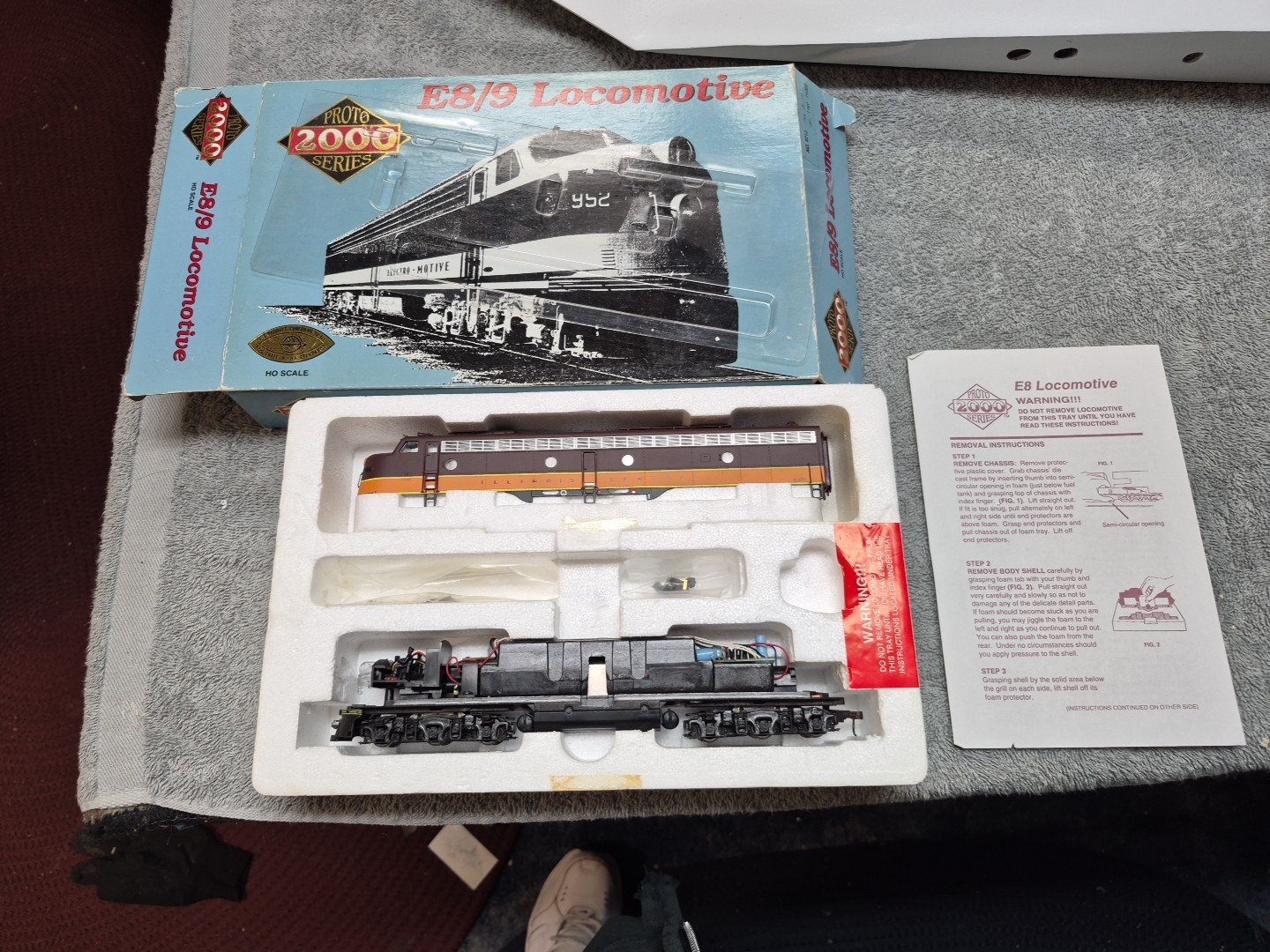HO Proto 2000 ILLINOIS CENTRAL EMD E8/9 Powered Diesel Locomotive IC #4022 NIOB